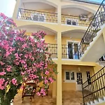 Apartment Garden *