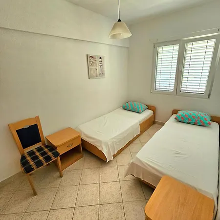 Green Garden Apartment