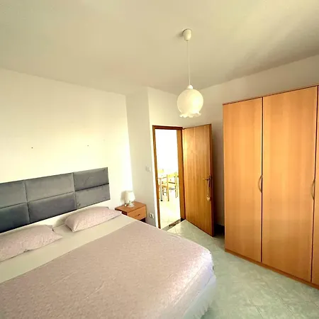 Green Garden Apartment