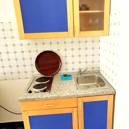 Green Garden Apartment *
