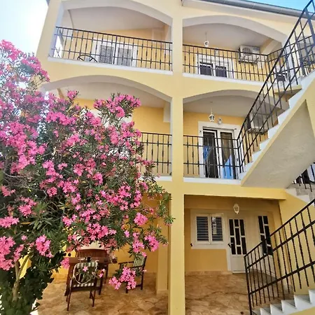 Apartment Garden *